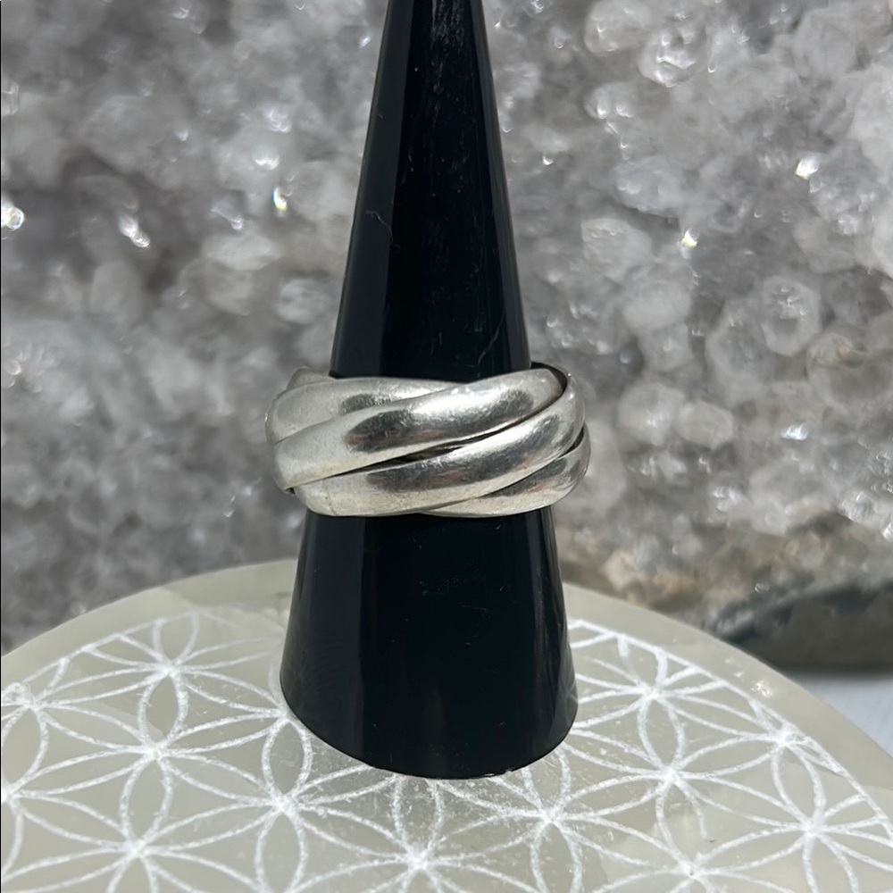Vintage interlocking ring 925